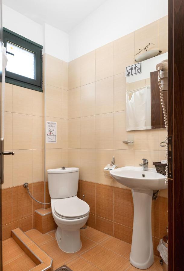 Limnaio Hotel Khrisokhórafa Екстериор снимка