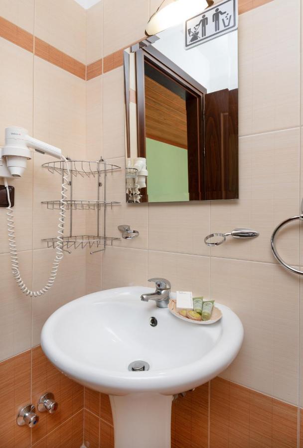 Limnaio Hotel Khrisokhórafa Екстериор снимка