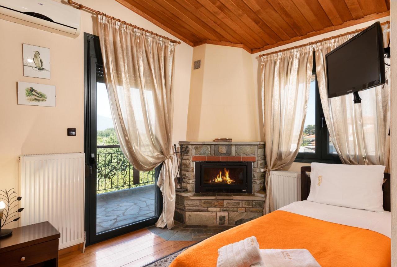 Limnaio Hotel Khrisokhórafa Екстериор снимка