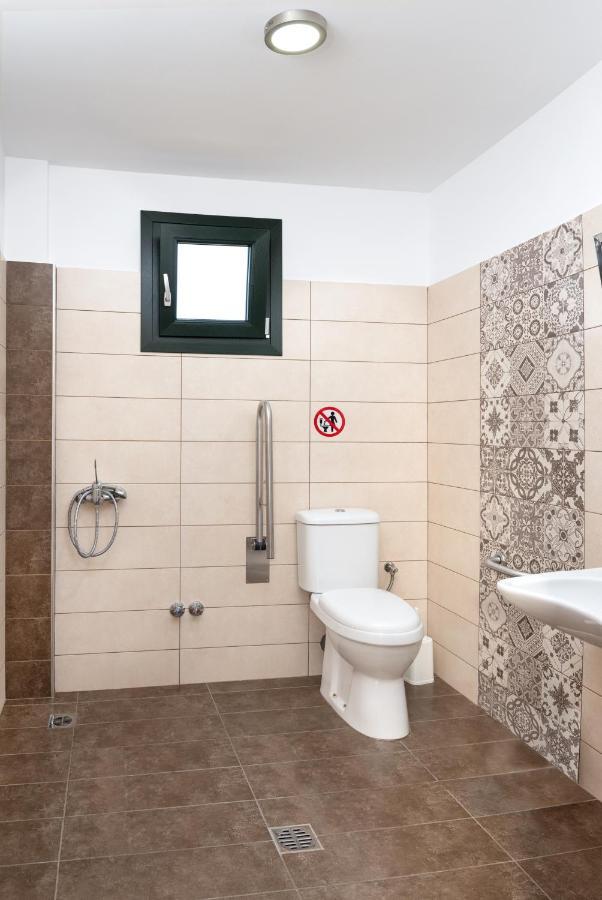 Limnaio Hotel Khrisokhórafa Екстериор снимка
