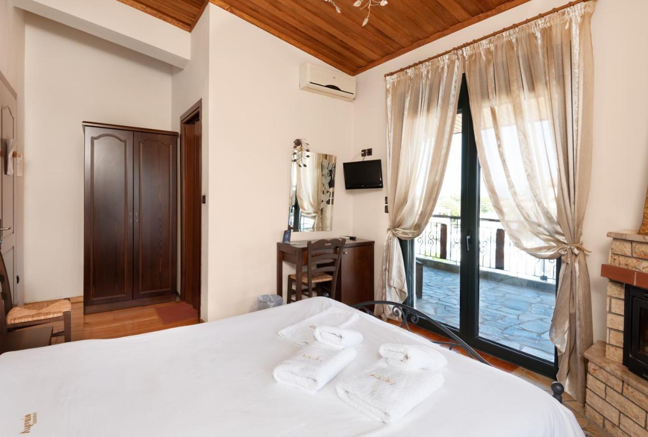 Limnaio Hotel Khrisokhórafa Екстериор снимка