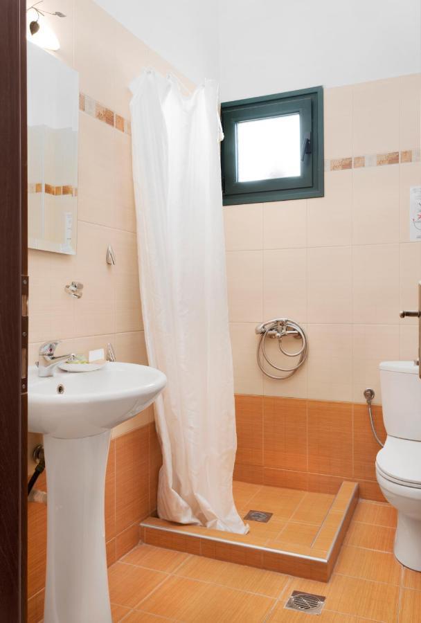 Limnaio Hotel Khrisokhórafa Екстериор снимка