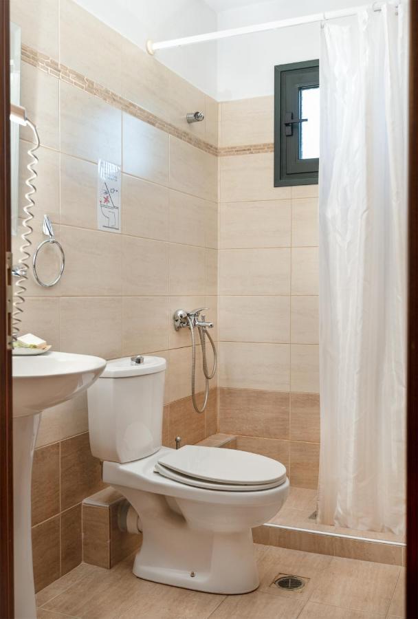 Limnaio Hotel Khrisokhórafa Екстериор снимка